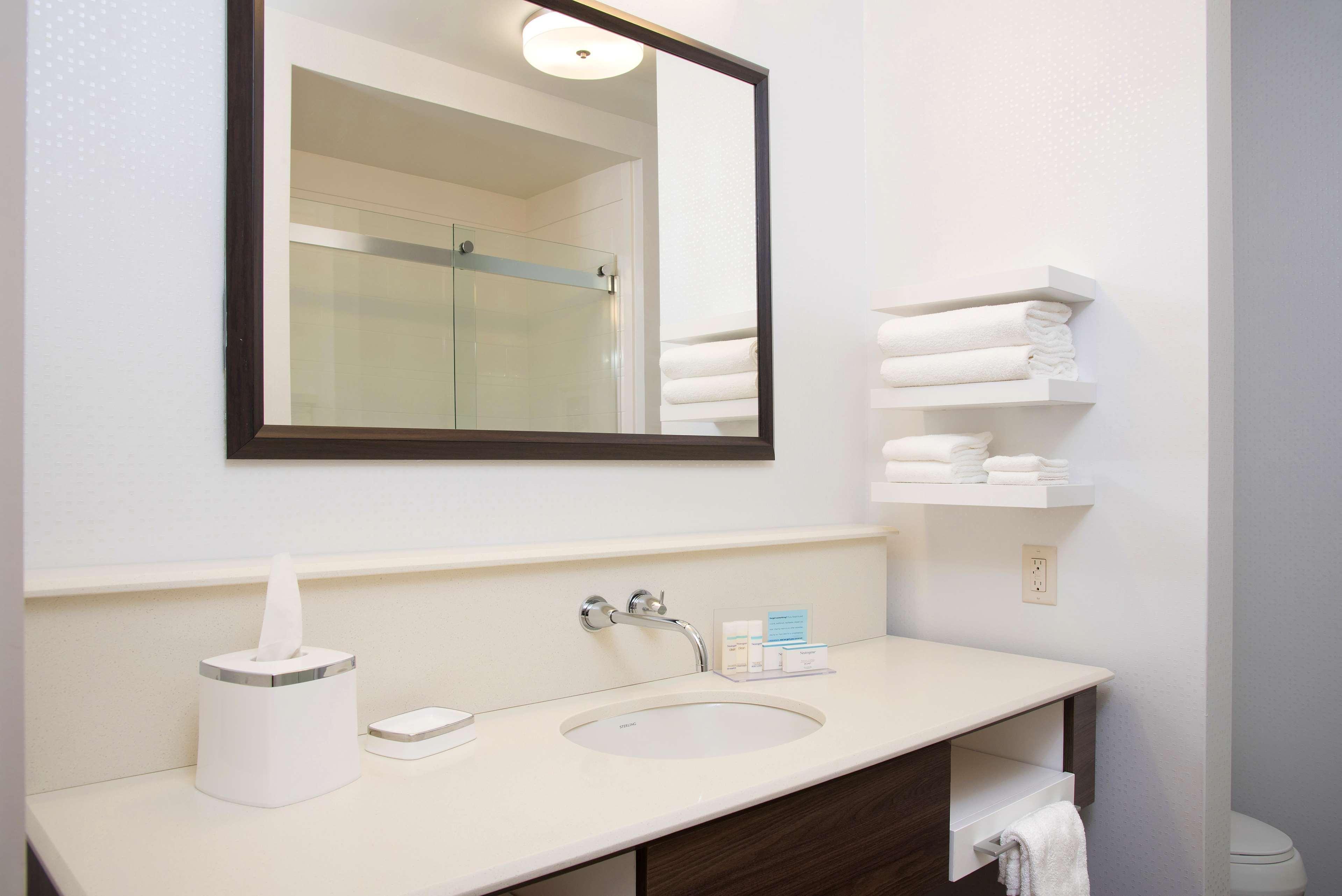 Hampton Inn Kalamazoo Kültér fotó