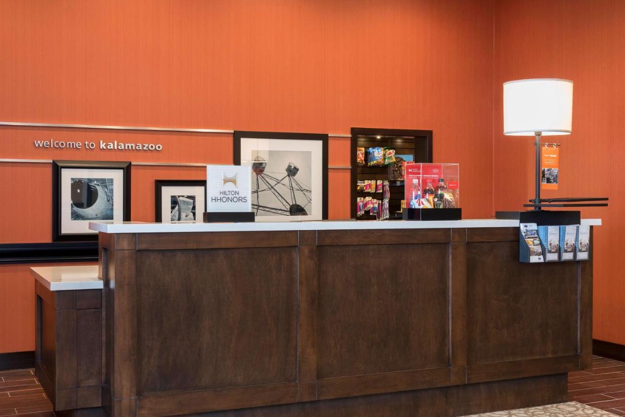 Hampton Inn Kalamazoo Kültér fotó